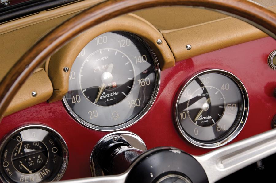  Lancia Aurelia B24 Spider America 1955 года  (фото 8 из 24)
